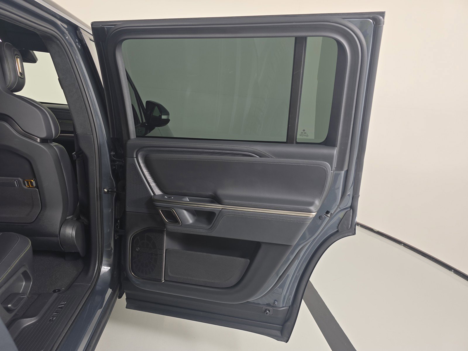 Used 2024 Rivian R1S Adventure AWD/4WD image 19