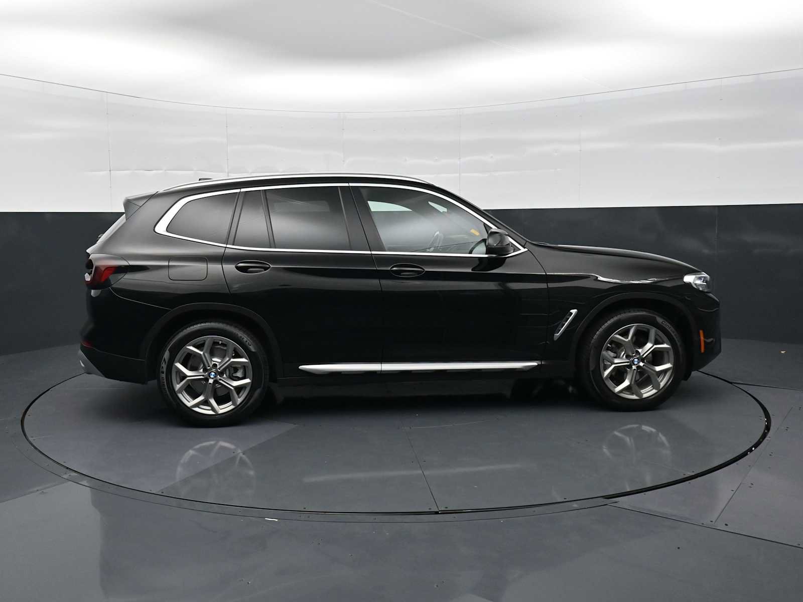 Used 2022 BMW X3 xDrive30i w/ Premium Package AWD/4WD image 4
