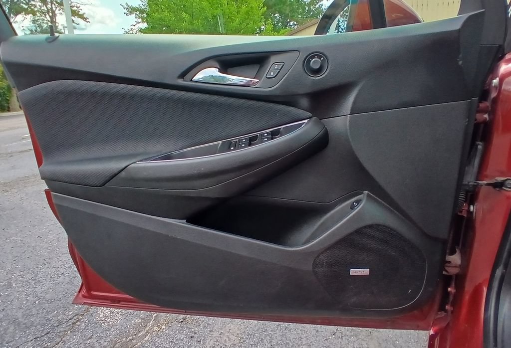Certified 2018 Chevrolet Cruze LT w/ Sun And Sound Package FWD image 9