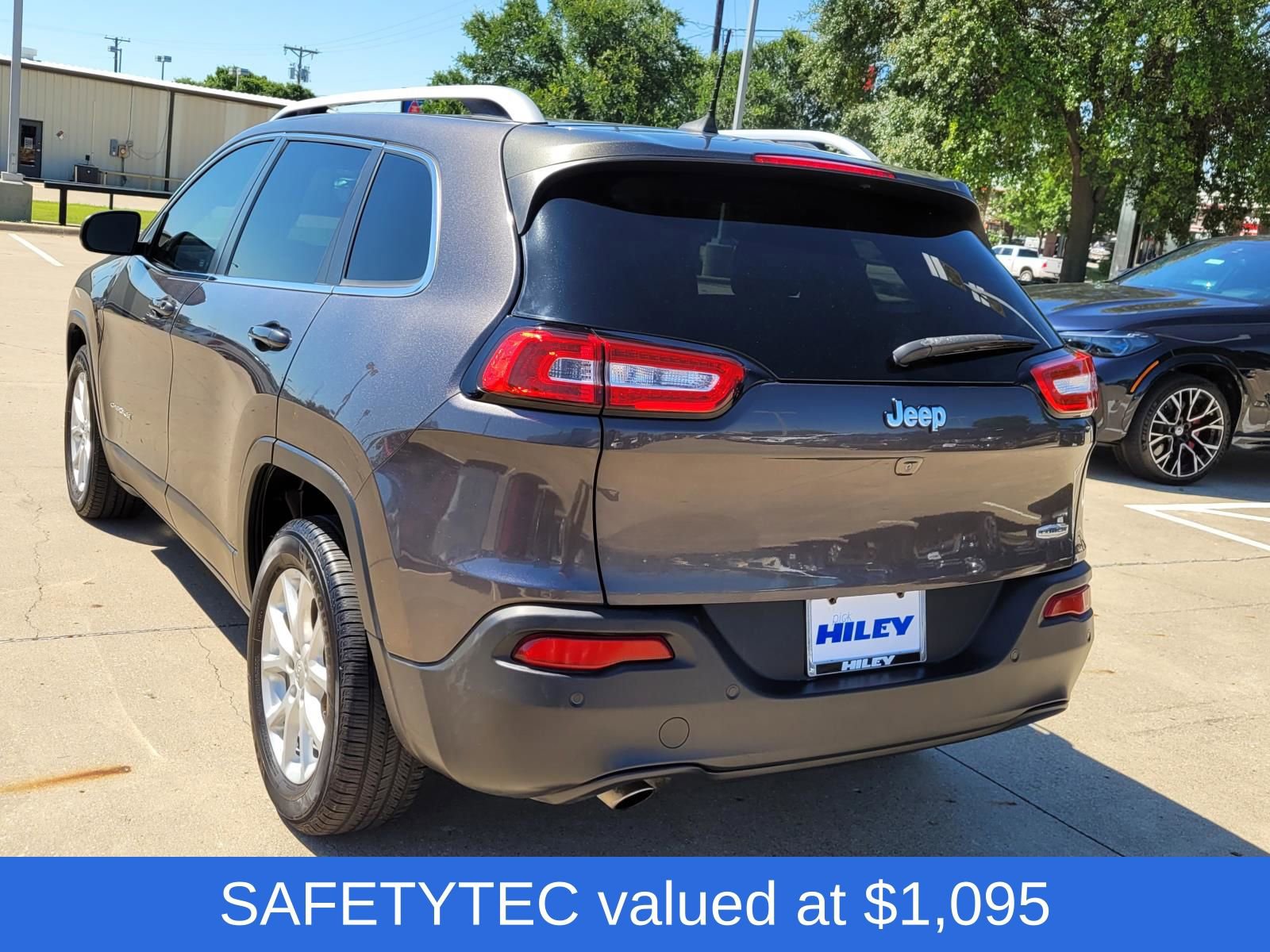 Used 2018 Jeep Cherokee Latitude Plus FWD video 3