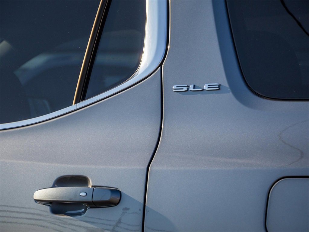 Used 2023 GMC Acadia SLE w/ Driver Convenience Package image 6