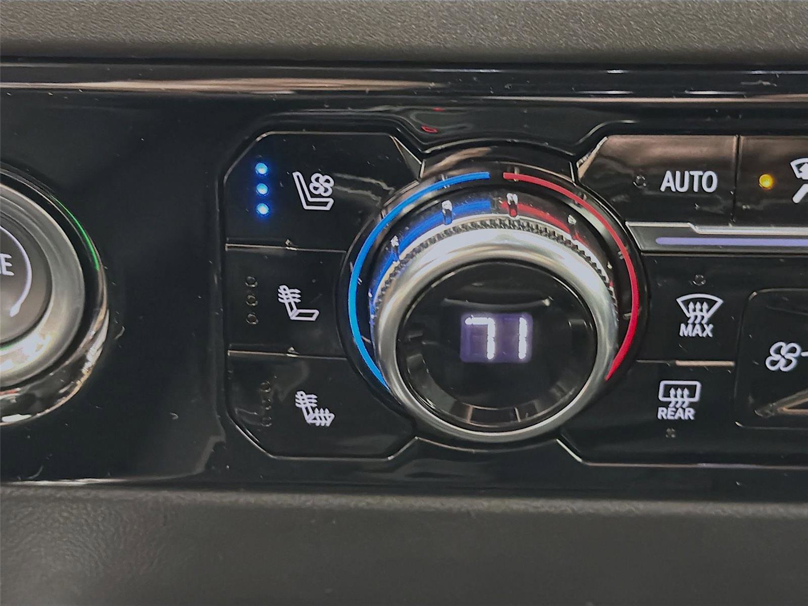 Used 2023 GMC Sierra 1500 SLT w/ SLT Premium Package image 21