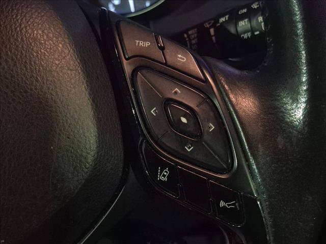 Used 2020 Toyota C-HR XLE FWD image 14