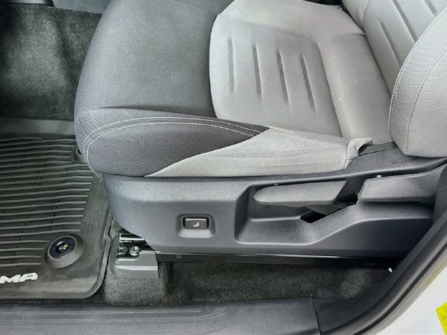 Used 2024 Toyota Tacoma TRD Sport AWD/4WD image 25