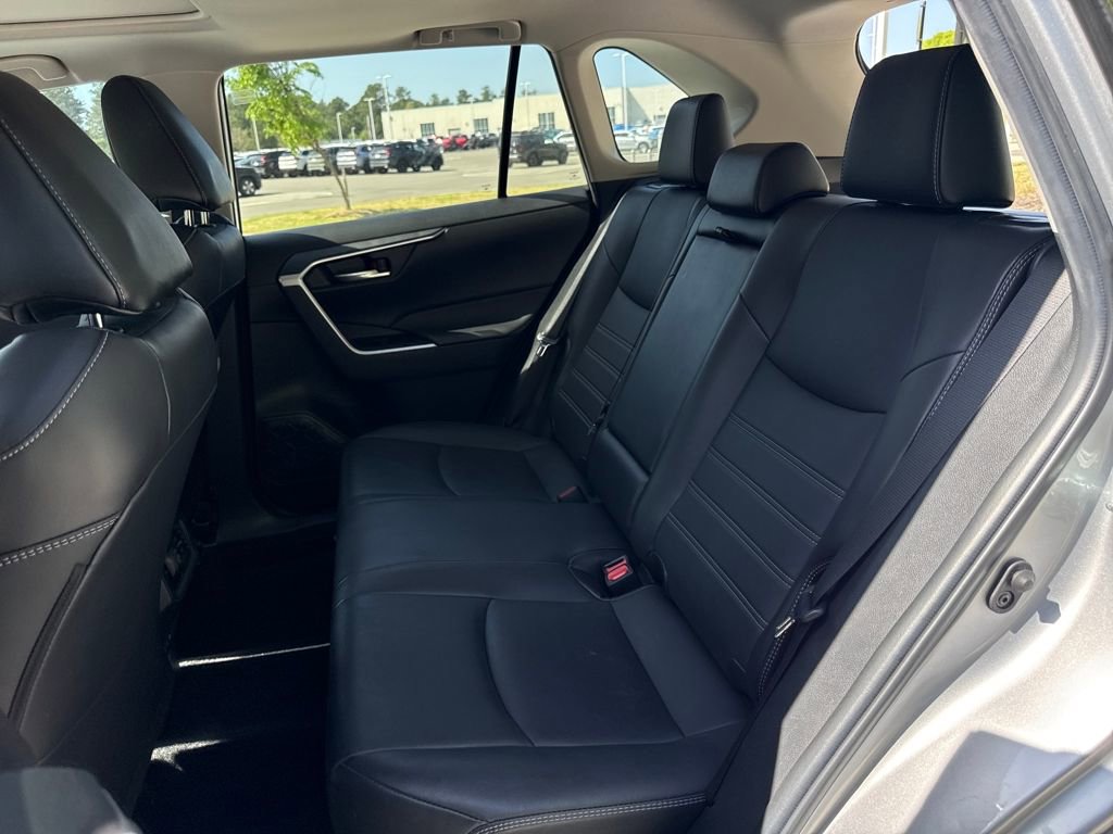 Used 2022 Toyota RAV4 XLE Premium image 30