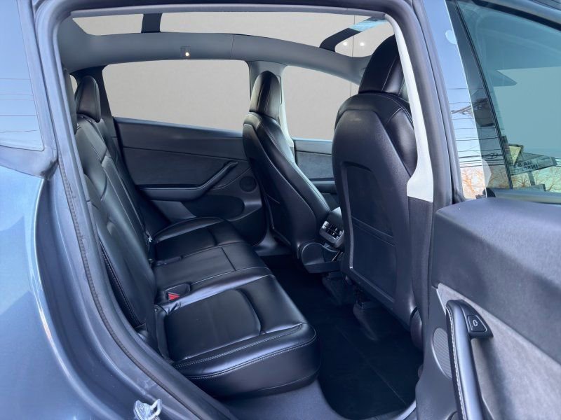 Used 2021 Tesla Model Y Long Range image 12