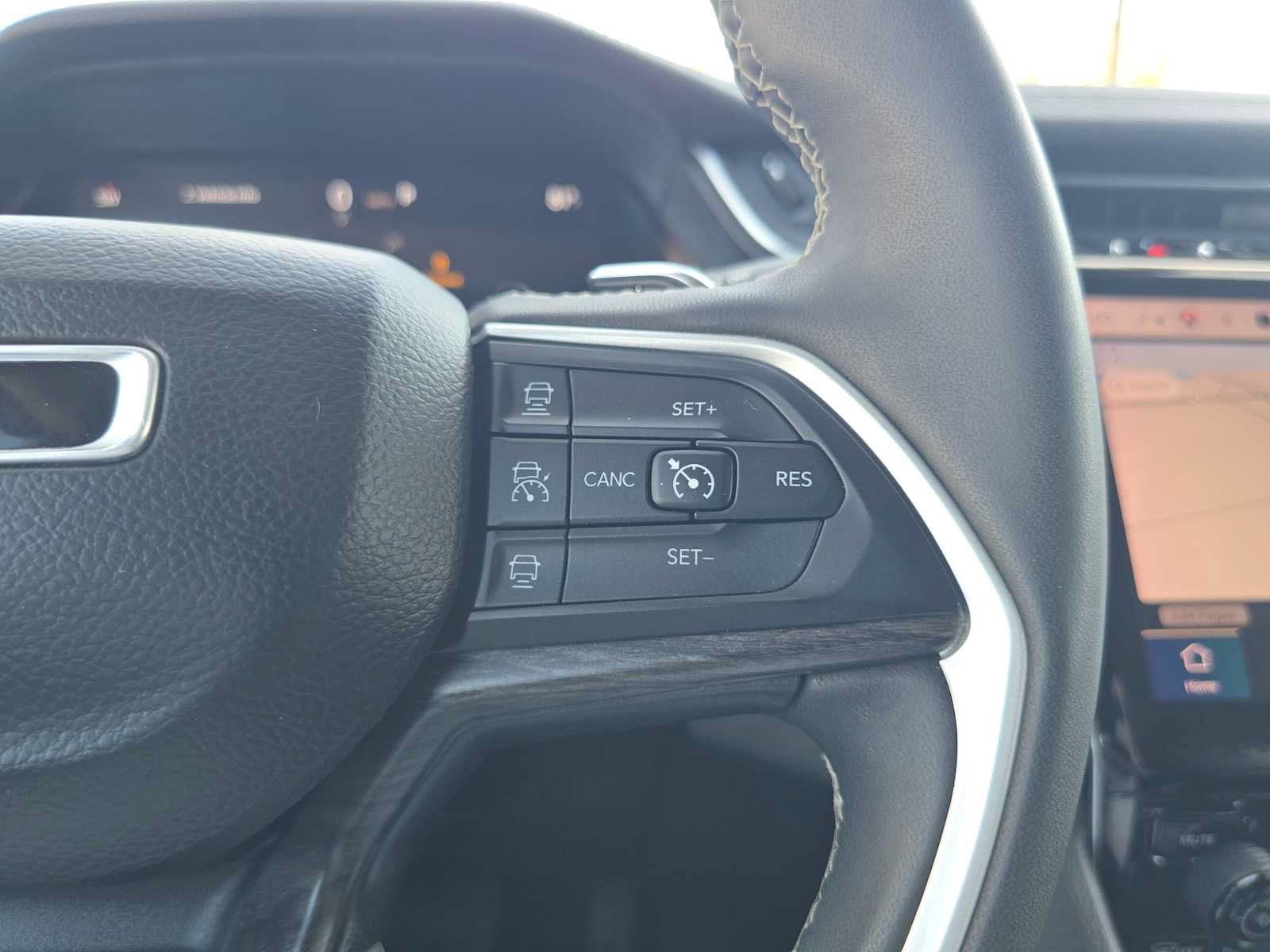 Used 2023 Jeep Grand Cherokee L Limited w/ Rear Seat Video Group I AWD/4WD image 32