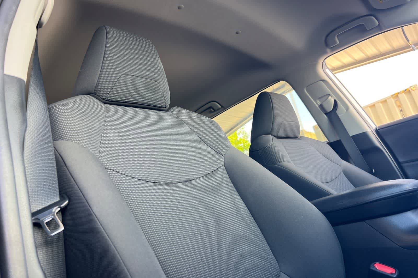 Used 2019 Toyota RAV4 LE FWD image 19