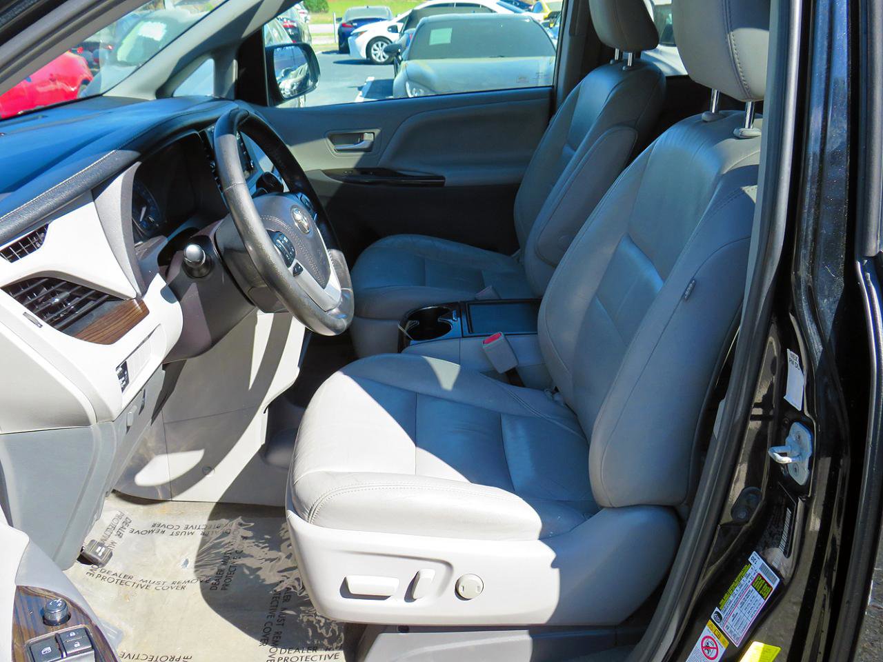 Used 2019 Toyota Sienna XLE FWD image 11