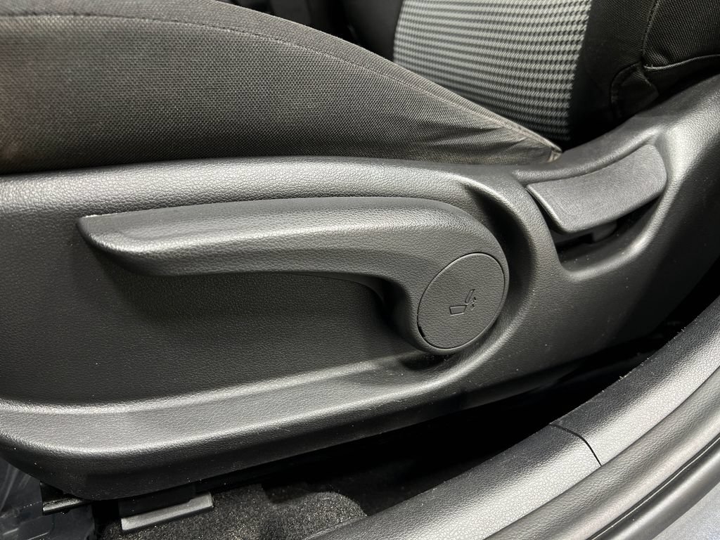 Used 2018 Hyundai Kona SEL FWD image 16