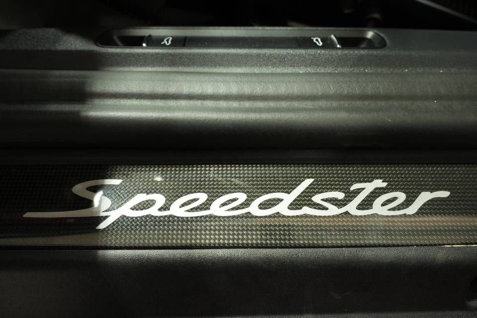 Certified 2019 Porsche 911 Speedster image 33