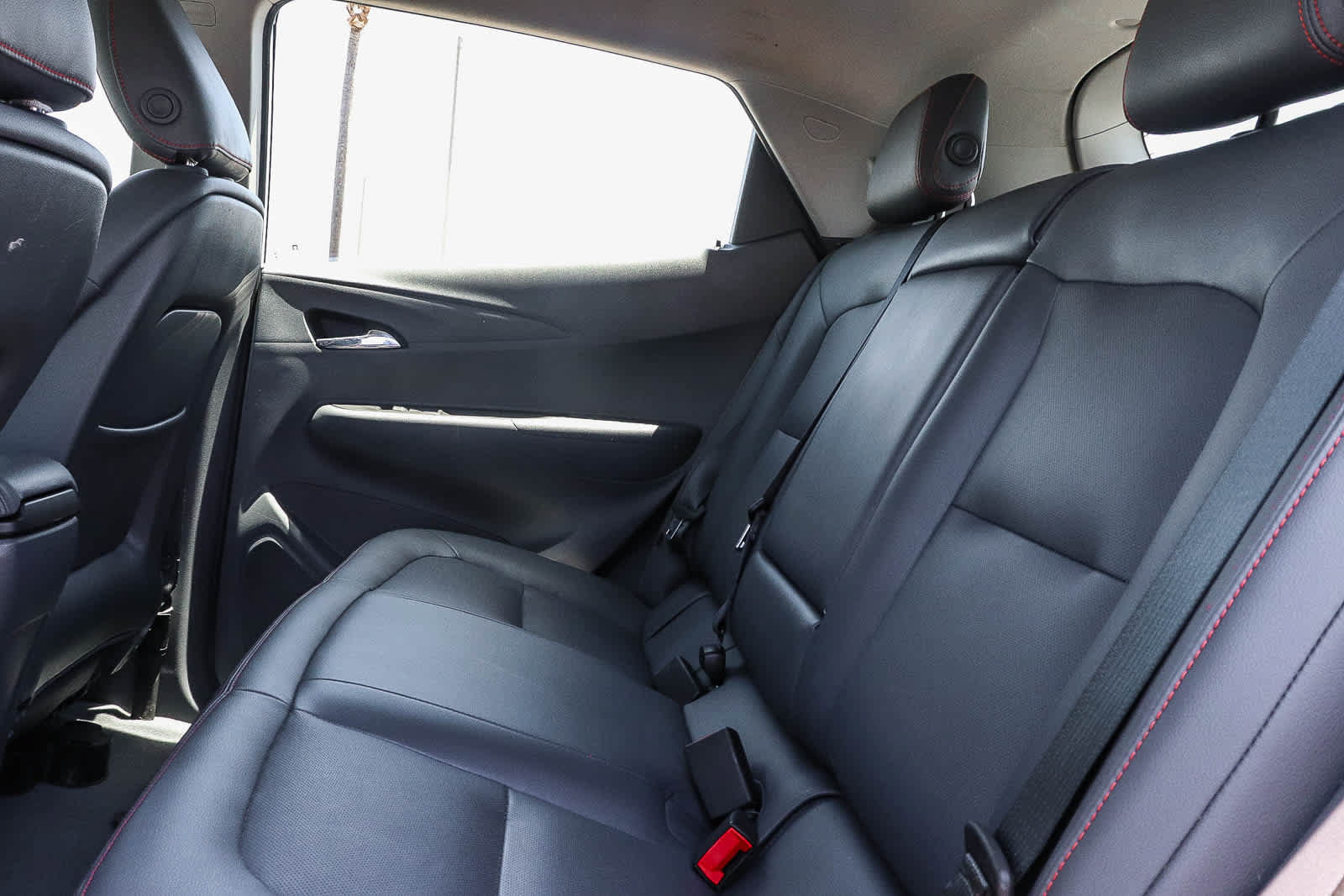 Used 2020 Chevrolet Bolt Premier FWD image 25