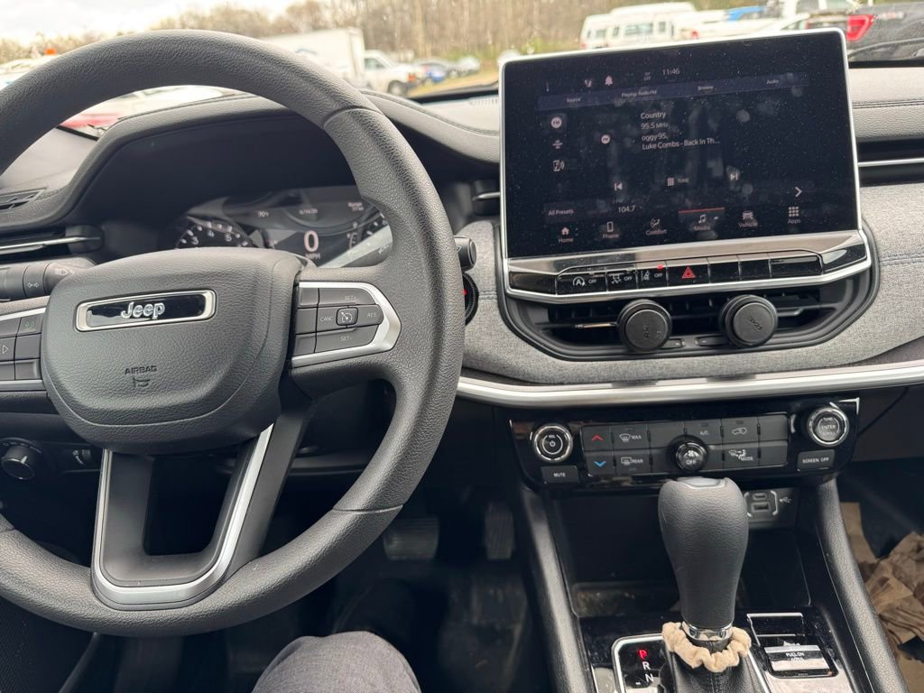 Used 2023 Jeep Compass Sport image 17