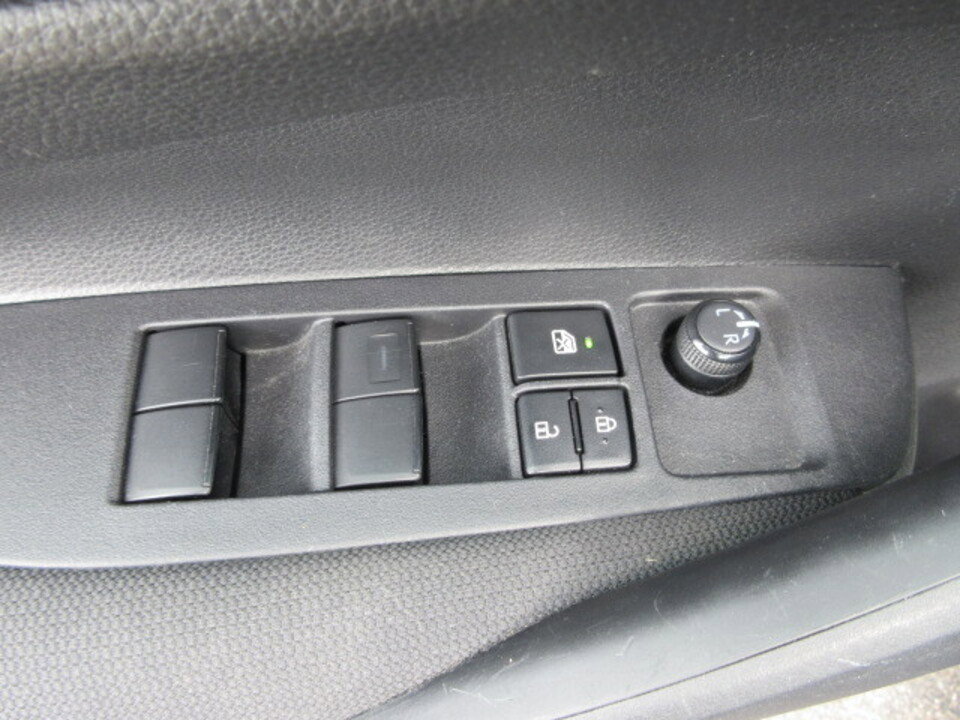 Used 2024 Toyota Corolla LE image 9