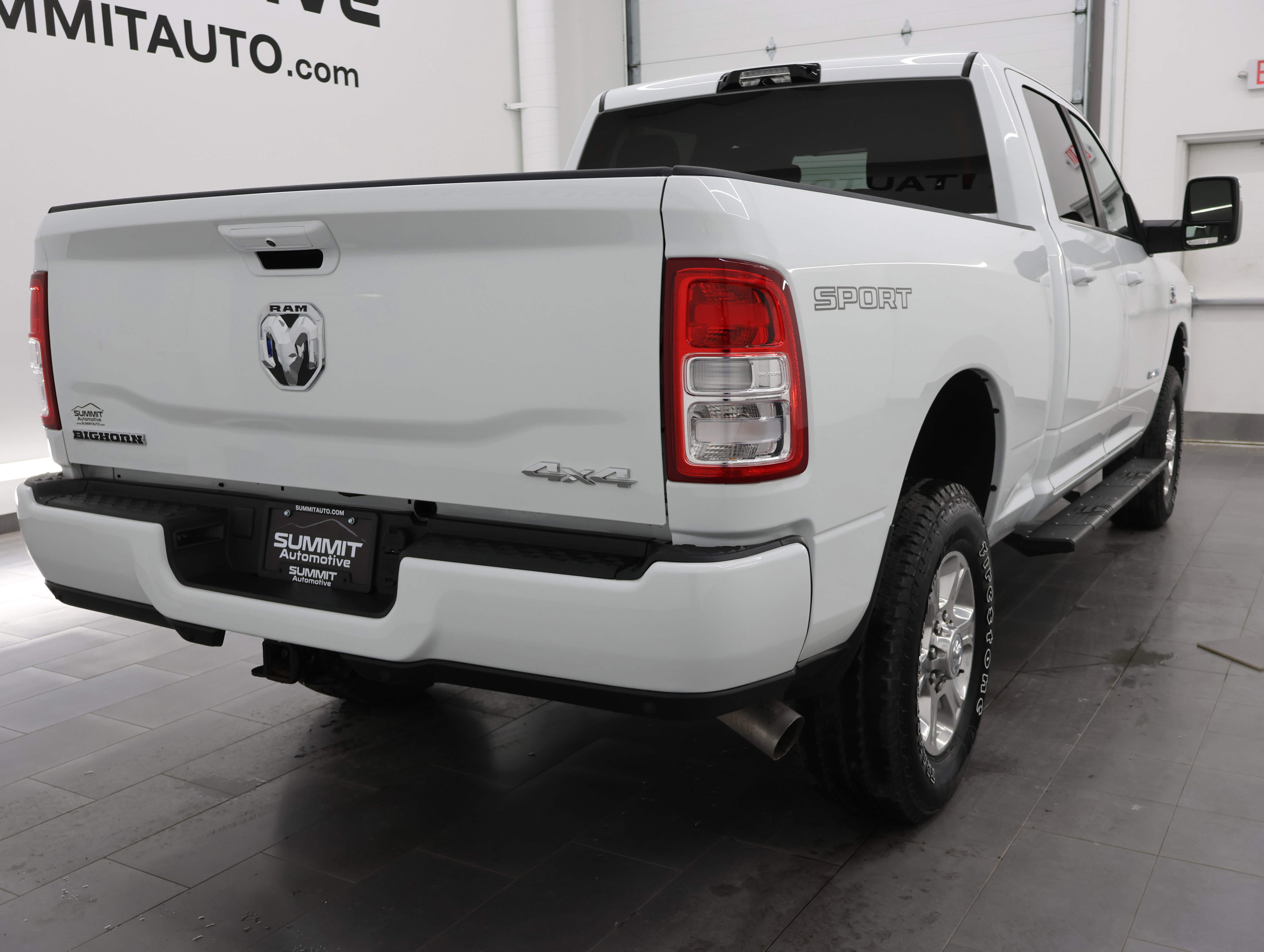 Used 2024 RAM 2500 Big Horn w/ Sport Appearance Package image 4