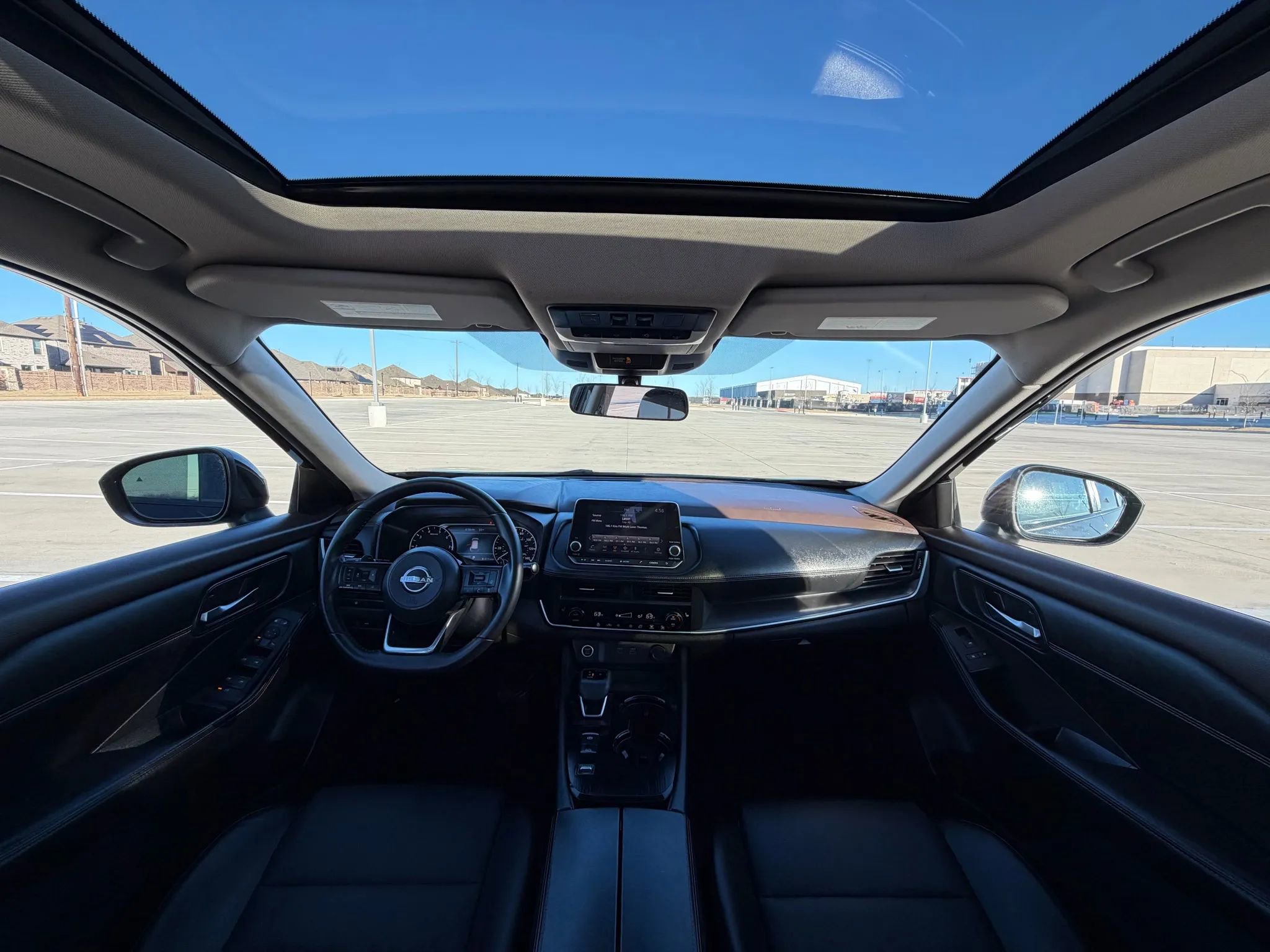 Used 2023 Nissan Rogue SV w/ SV Premium B Package image 18