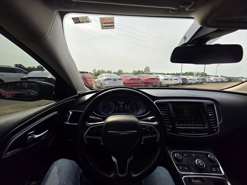 Used 2016 Chrysler 200 Limited FWD image 10