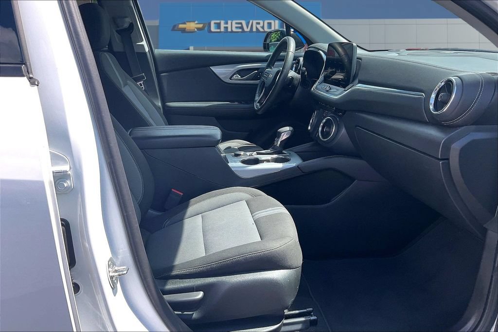 Used 2023 Chevrolet Blazer LT w/ Midnight/Sport Edition FWD image 28