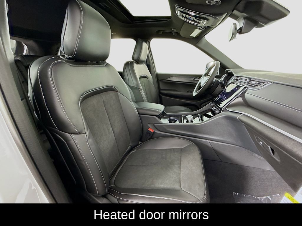 New 2025 Jeep Grand Cherokee Altitude image 14