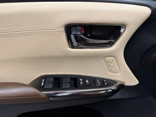 Used 2015 Toyota Avalon XLE Touring FWD image 11