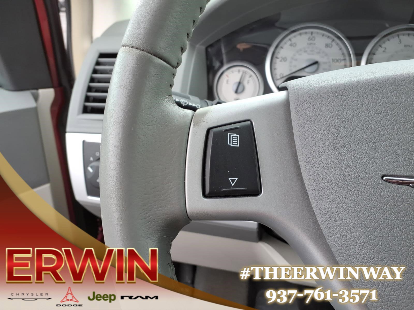 Used 2010 Chrysler Town & Country Touring FWD image 18