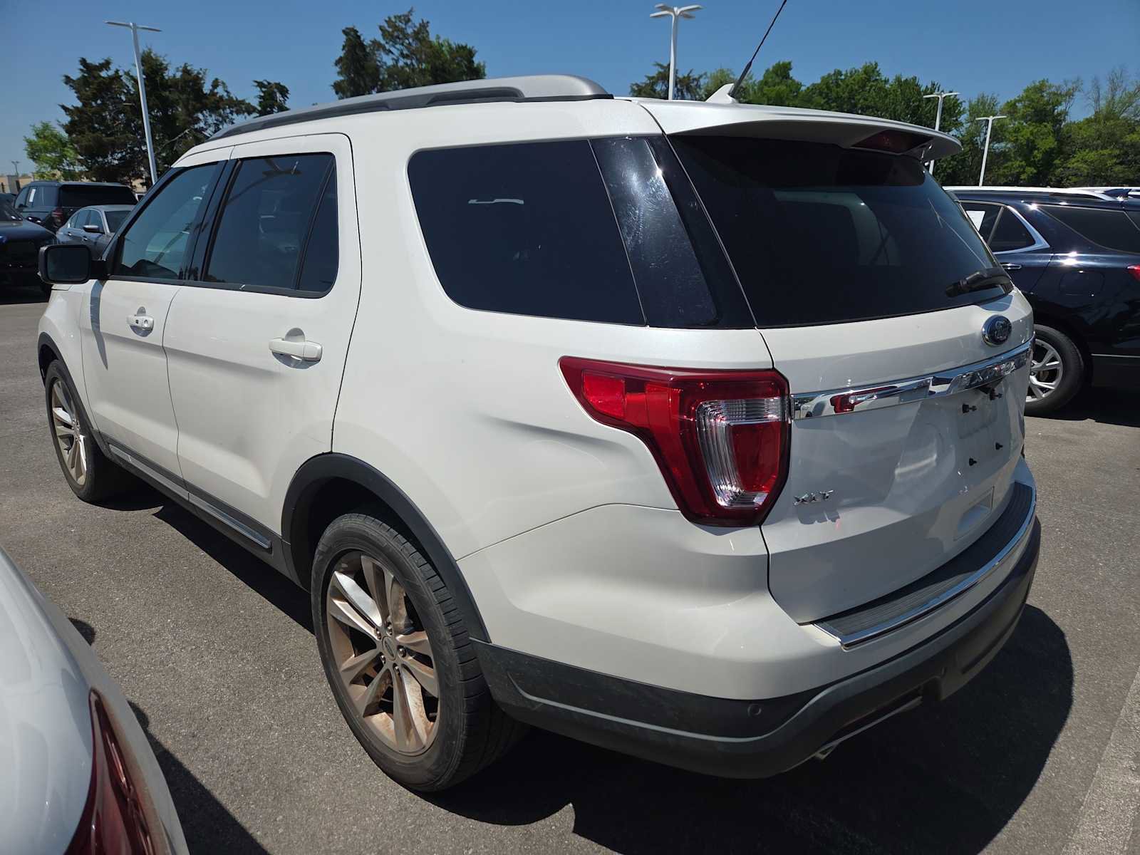 Used 2018 Ford Explorer XLT w/ Equipment Group 202A FWD image 5