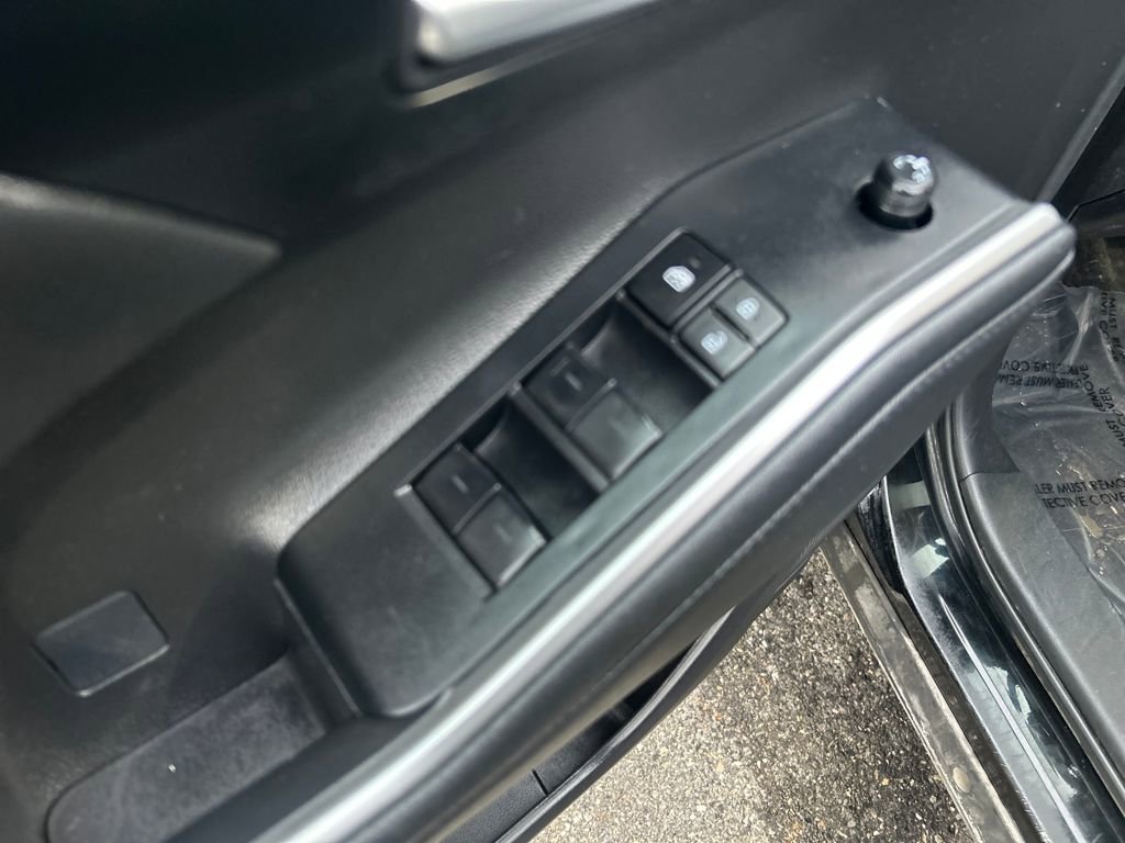 Used 2023 Toyota Highlander XLE image 21