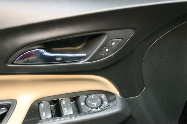 Used 2022 Chevrolet Equinox Premier AWD/4WD image 19