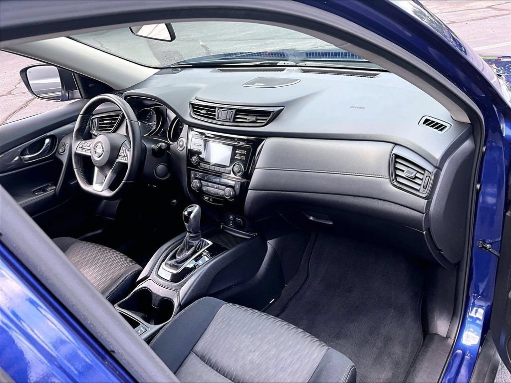 Used 2017 Nissan Rogue SV AWD/4WD image 21