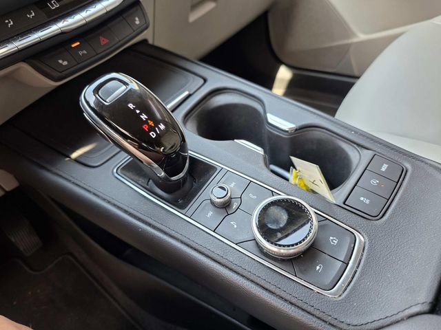Used 2020 Cadillac XT4 Luxury w/ Cold Weather Package FWD image 14