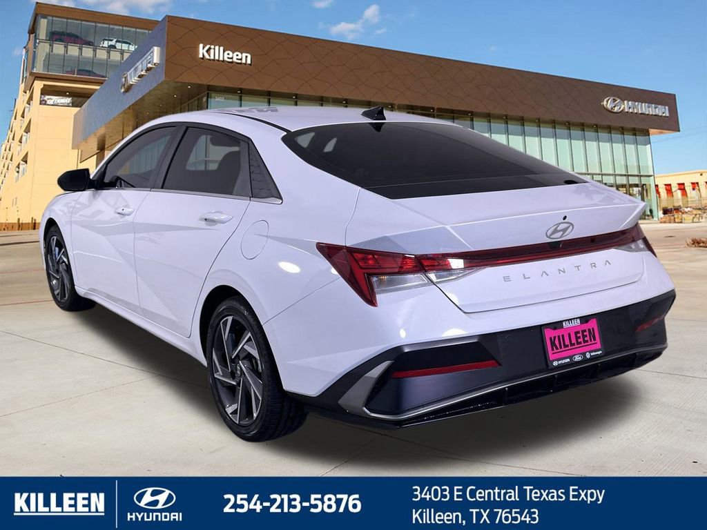 Used 2025 Hyundai Elantra SEL image 6