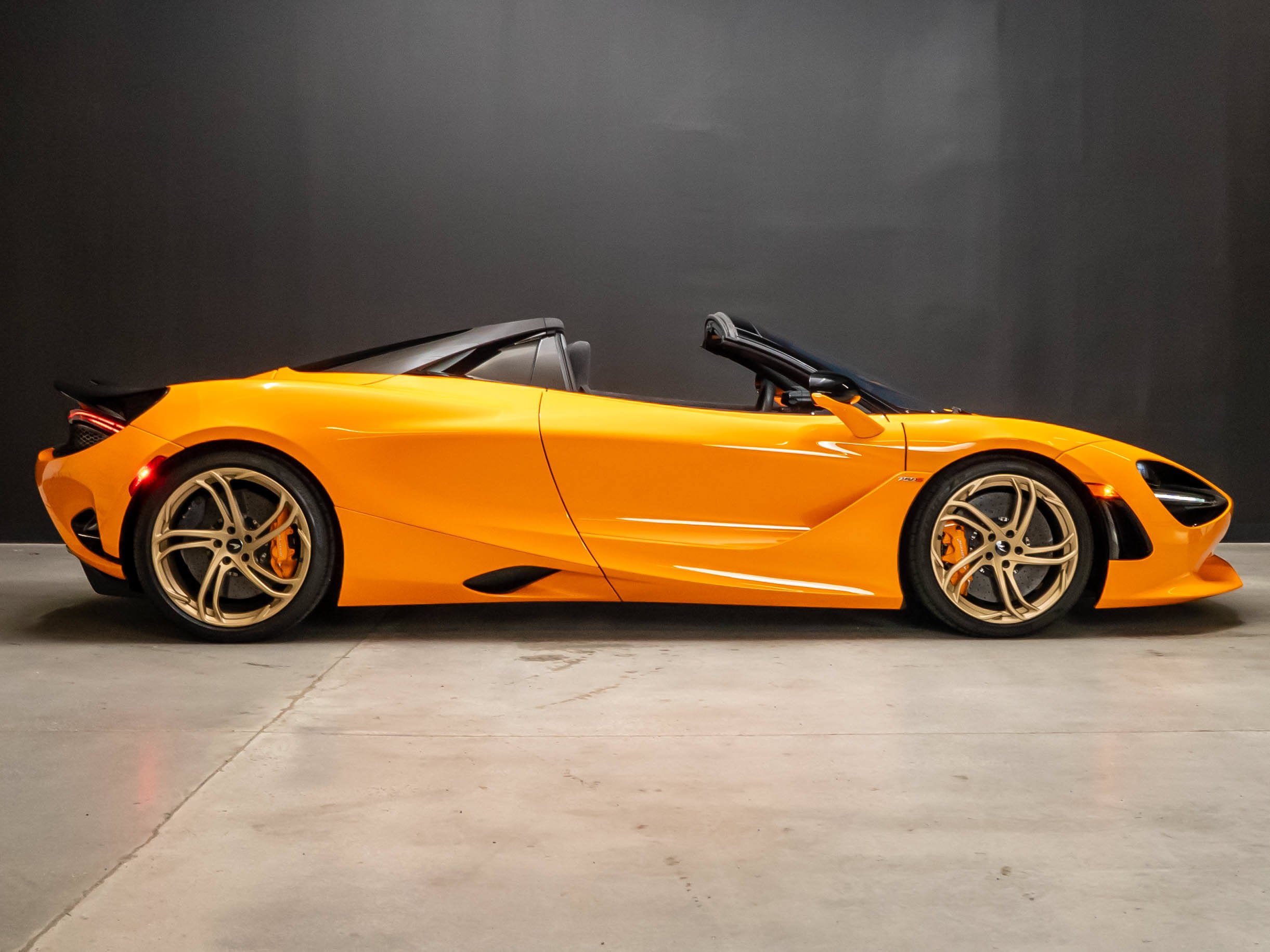 Used 2025 McLaren 750S Spider RWD image 8