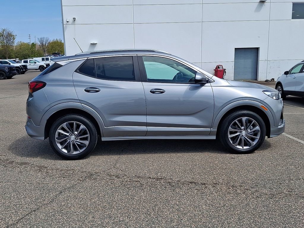 Used 2023 Buick Encore GX Select w/ Sport Touring Package AWD/4WD image 10
