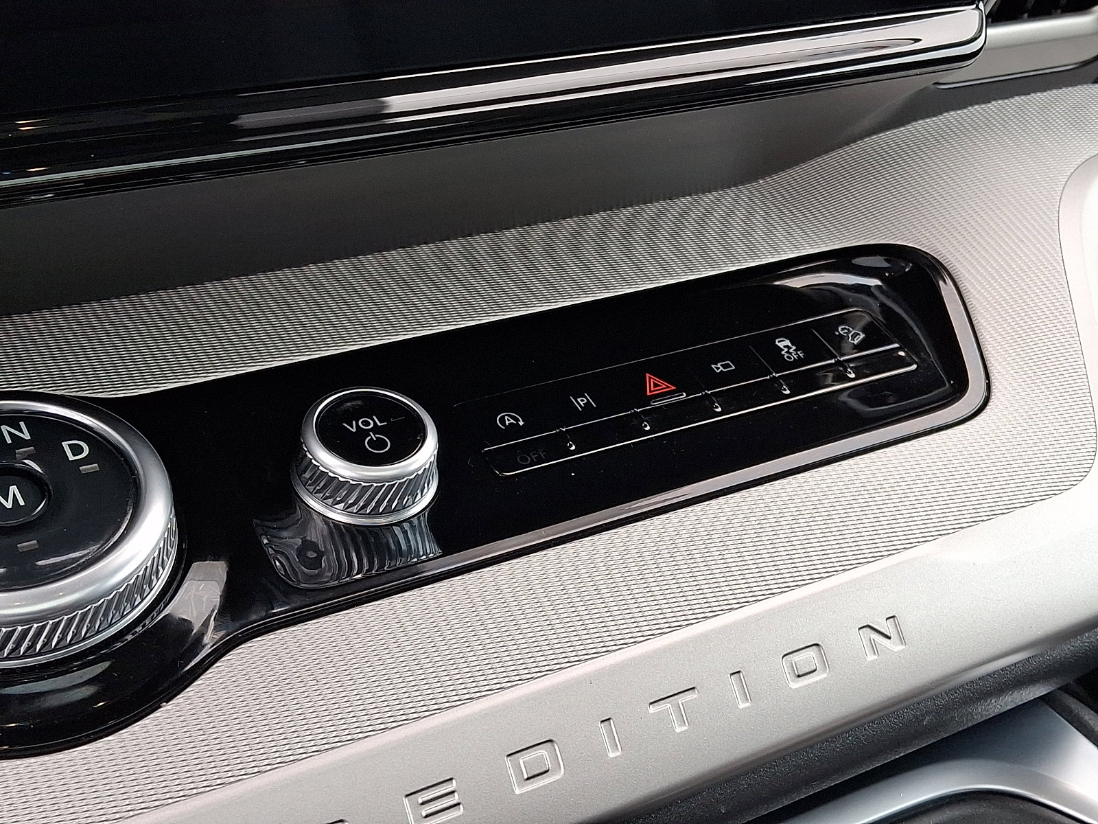 Used 2025 Ford Expedition Active image 19