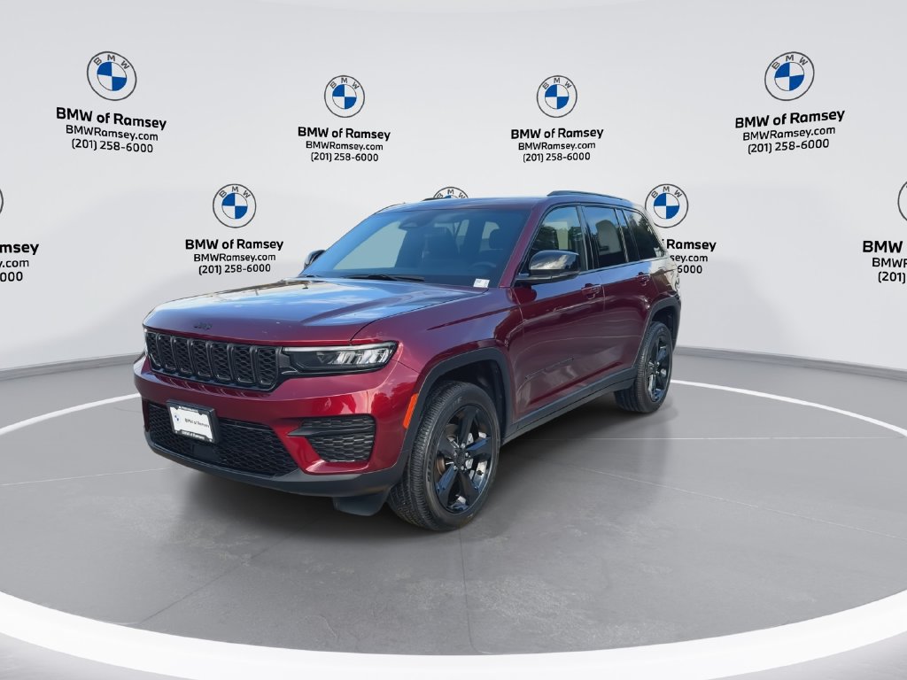 Used 2024 Jeep Grand Cherokee Altitude AWD/4WD image 4