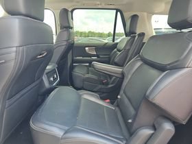 Used 2025 Ford Expedition Platinum AWD/4WD image 9