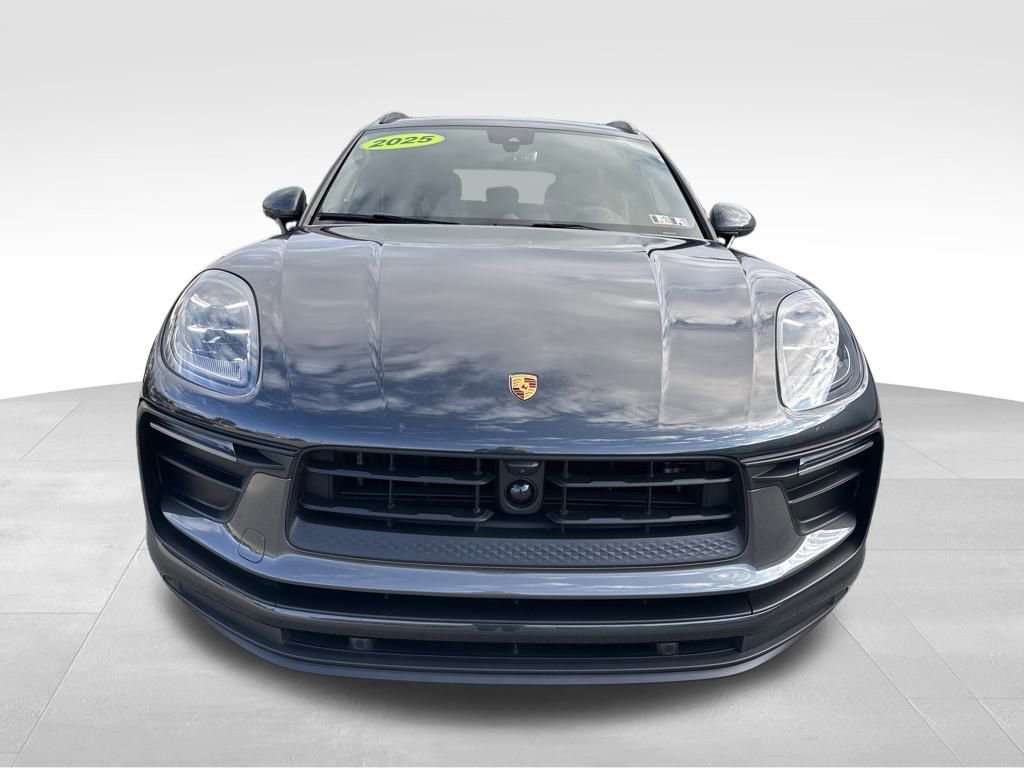 Used 2025 Porsche Macan Base image 8