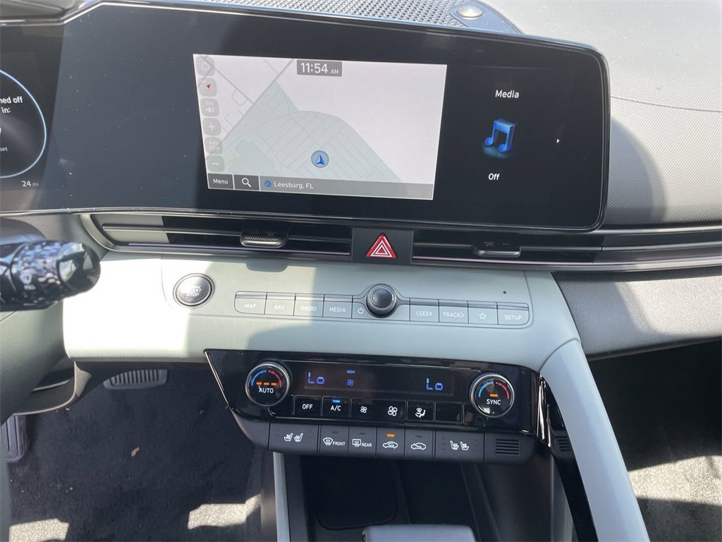 New 2025 Hyundai Elantra Limited image 26