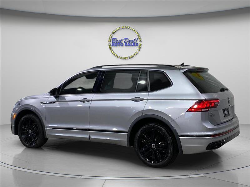 Used 2022 Volkswagen Tiguan SE R-Line AWD/4WD image 4
