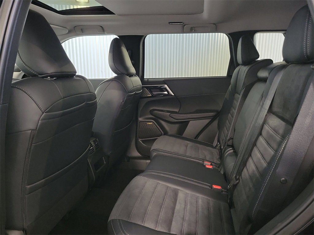 New 2025 Mitsubishi Outlander SE image 11