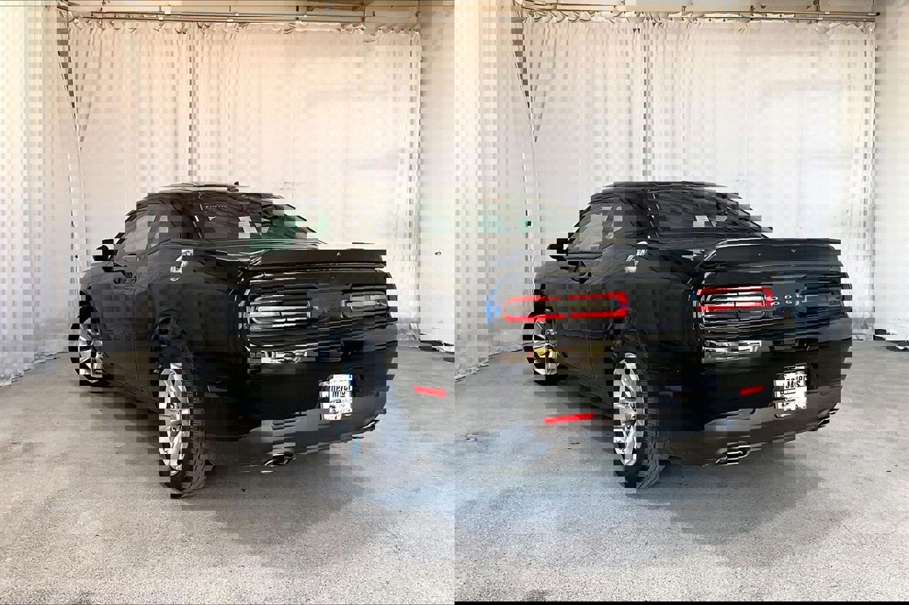 Used 2023 Dodge Challenger SXT image 5