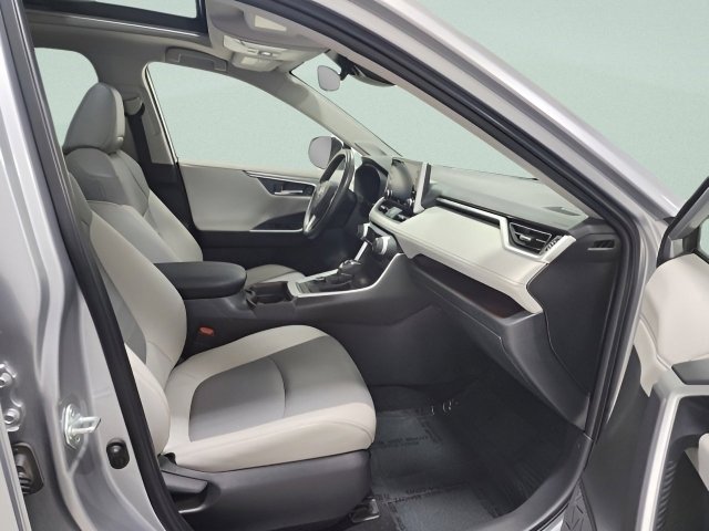 Used 2020 Toyota RAV4 Limited image 19