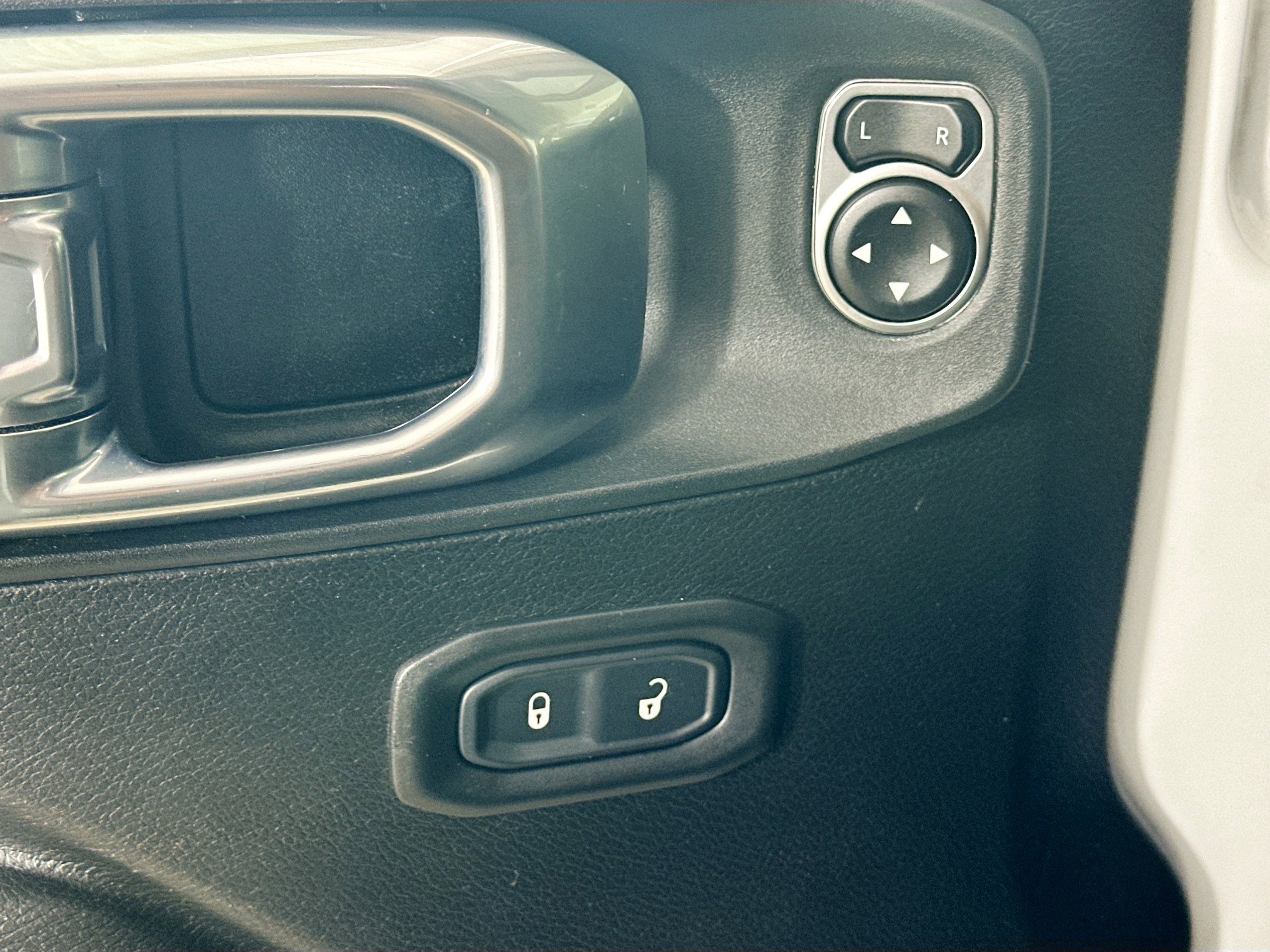 Certified 2022 Jeep Wrangler Sport AWD/4WD image 23