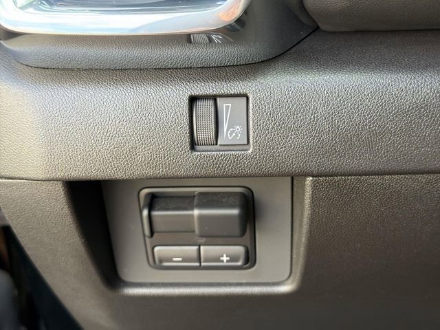 Used 2025 GMC Canyon Elevation w/ Technology Package RWD image 12