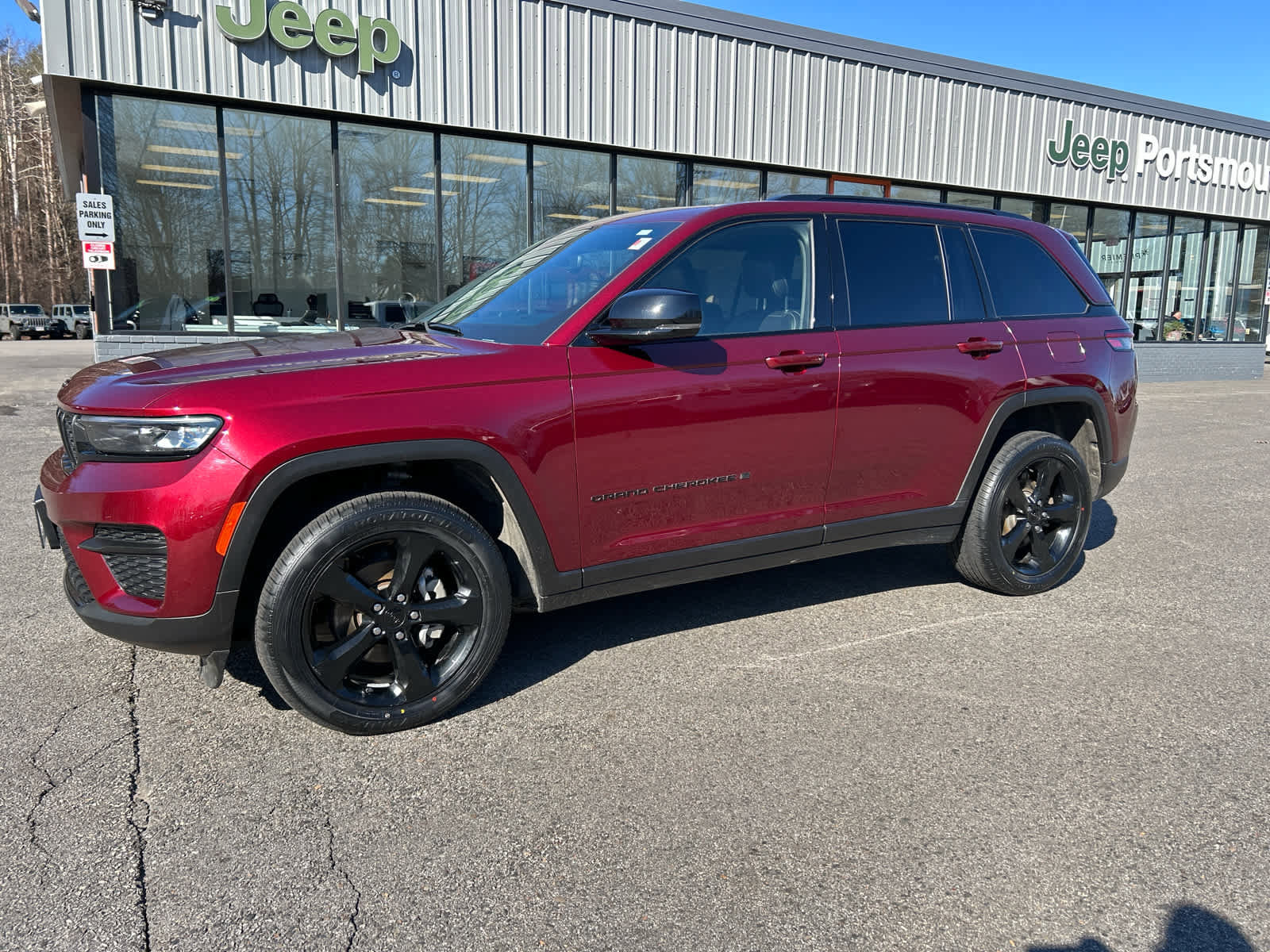 Used 2023 Jeep Grand Cherokee Altitude AWD/4WD image 9