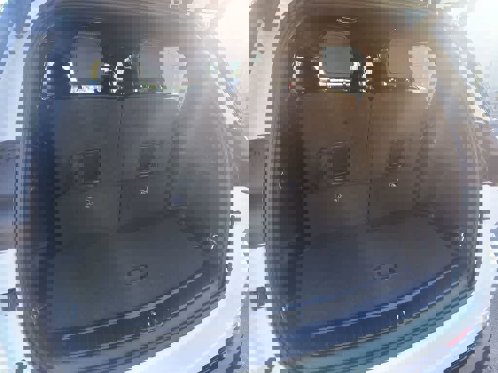 New 2025 Jeep Grand Cherokee L Limited w/ Trailer Tow Package image 25