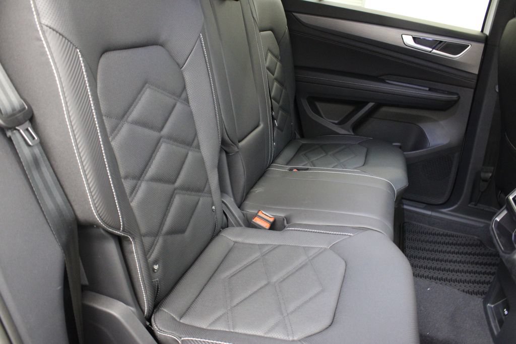 New 2026 Volkswagen Atlas Cross Sport SE FWD image 18