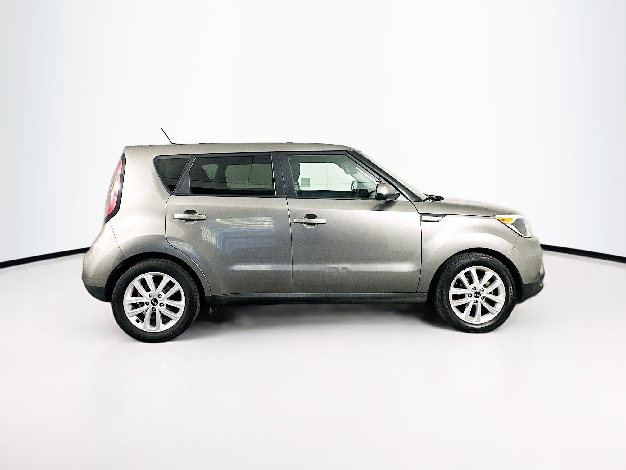Used 2018 Kia Soul + image 10