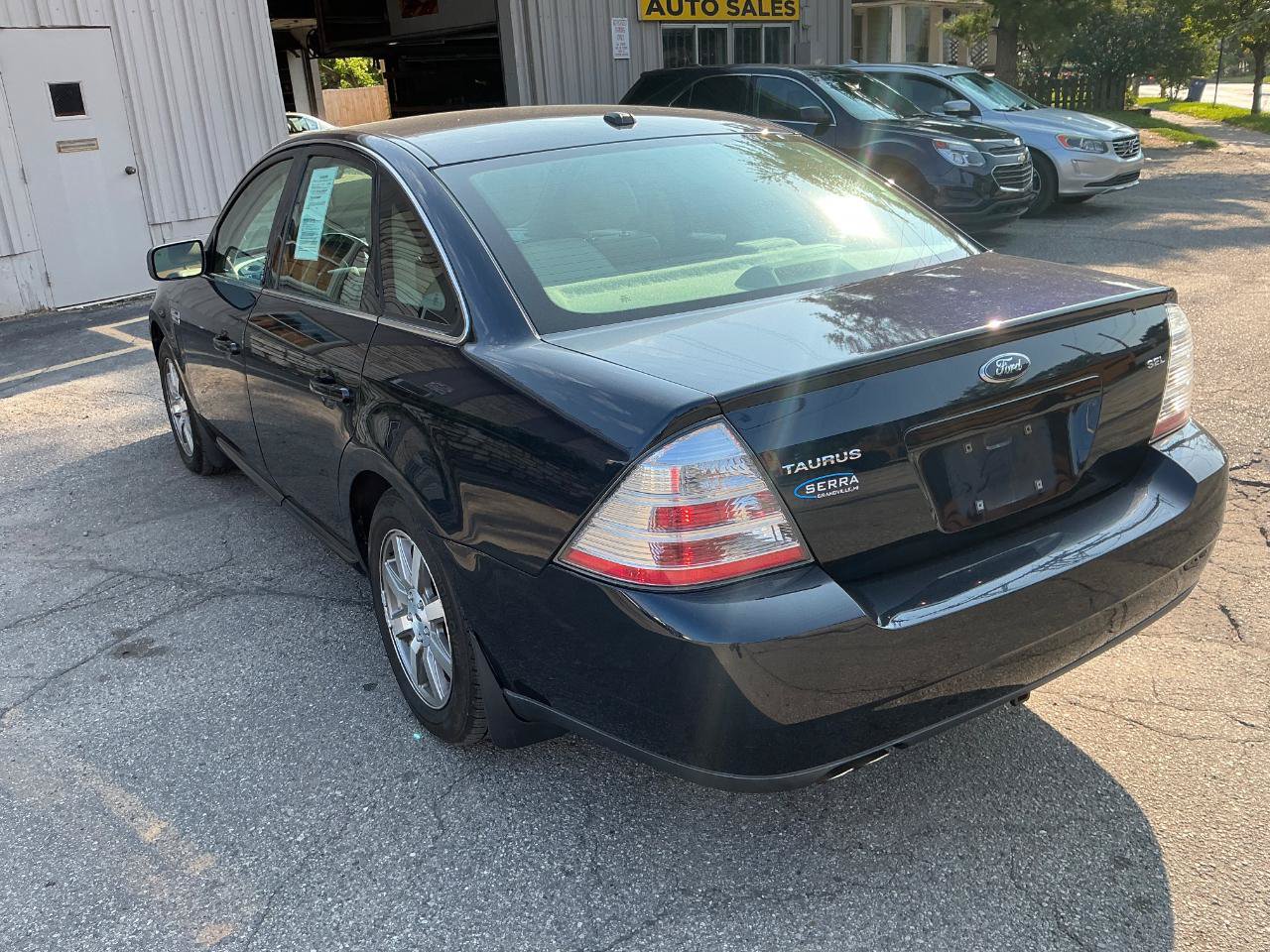 Used 2009 Ford Taurus SEL FWD image 6