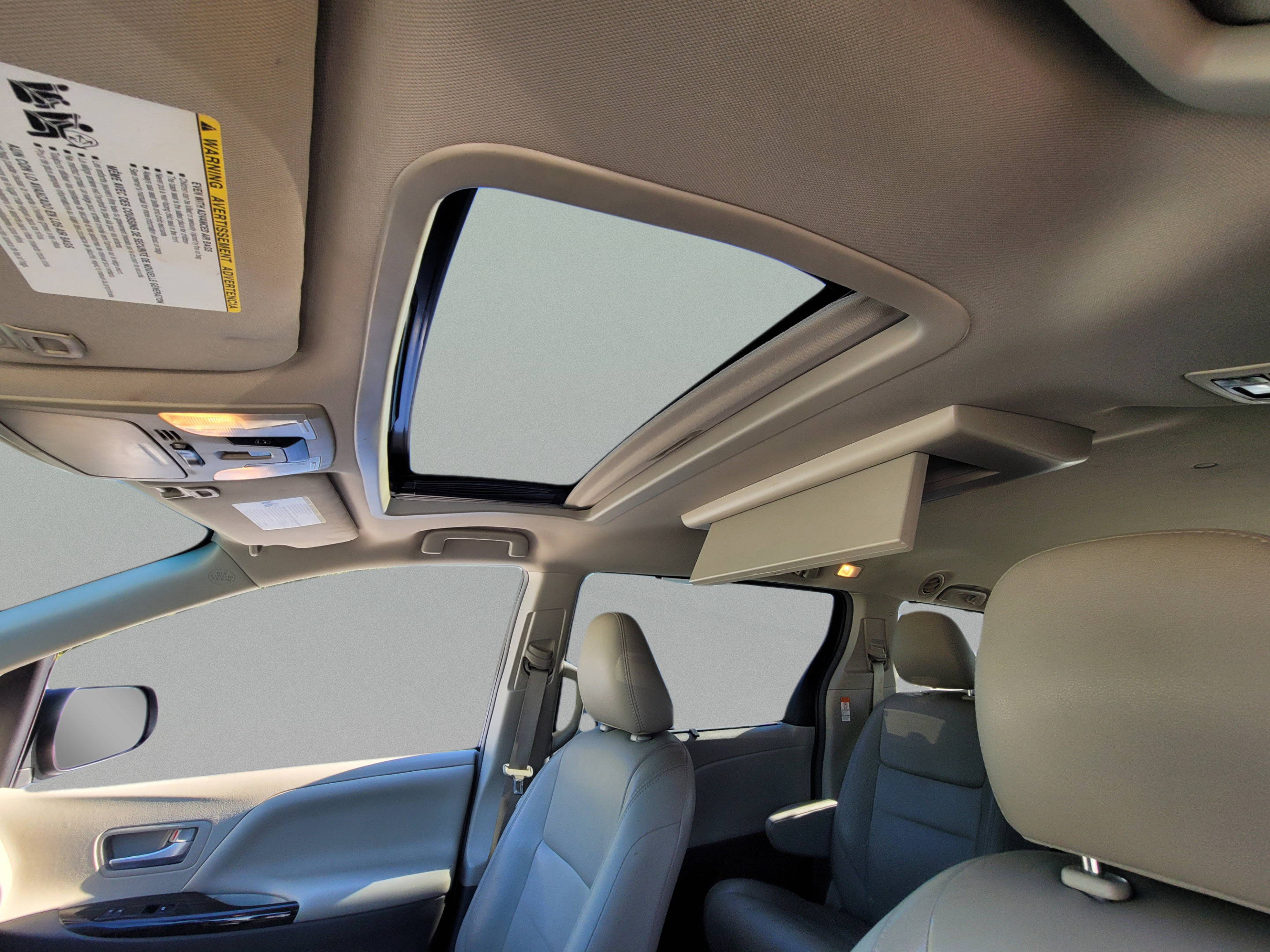 Used 2017 Toyota Sienna XLE FWD image 11